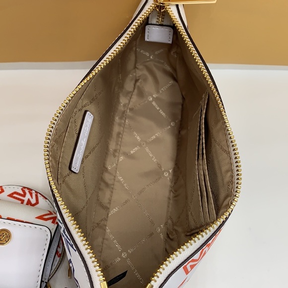 MICHAEL KORS
Jet Set Logo Crossbody Bag with Case for Apple AirPods Pro - Picture 9 of 16